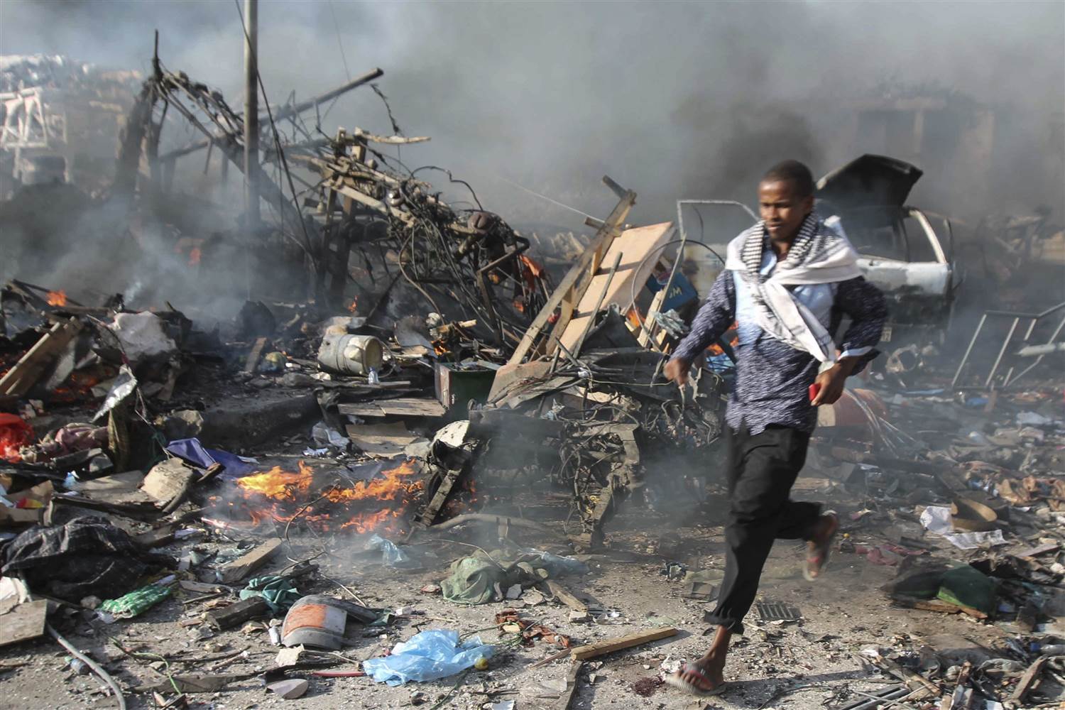 171015-world-mogadishu-blast-run-0343_baaeed2e5de166e404ba0f71da3c409d_nbcnews-ux-2880-1000.jpg