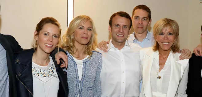 Brigette_Macron_her_3_children_and_Emmanuel.jpg