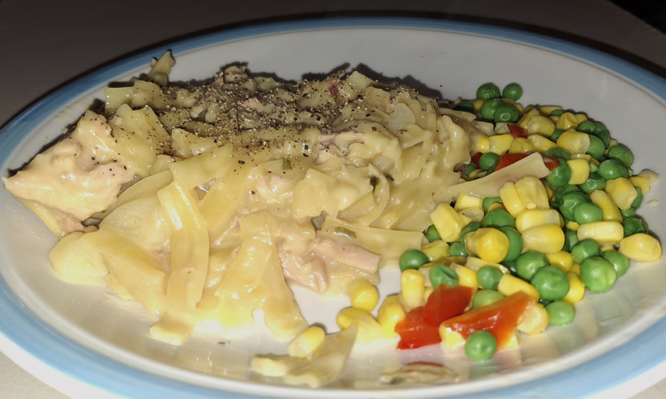 Carbonara_and_tuna.jpg