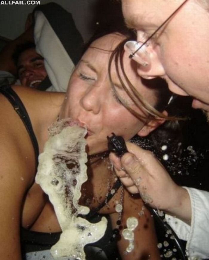 Funnyfailpics-your_Drinking_It_Wrong.jpg