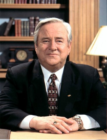 Jerry_Falwell_portrait_001.jpg