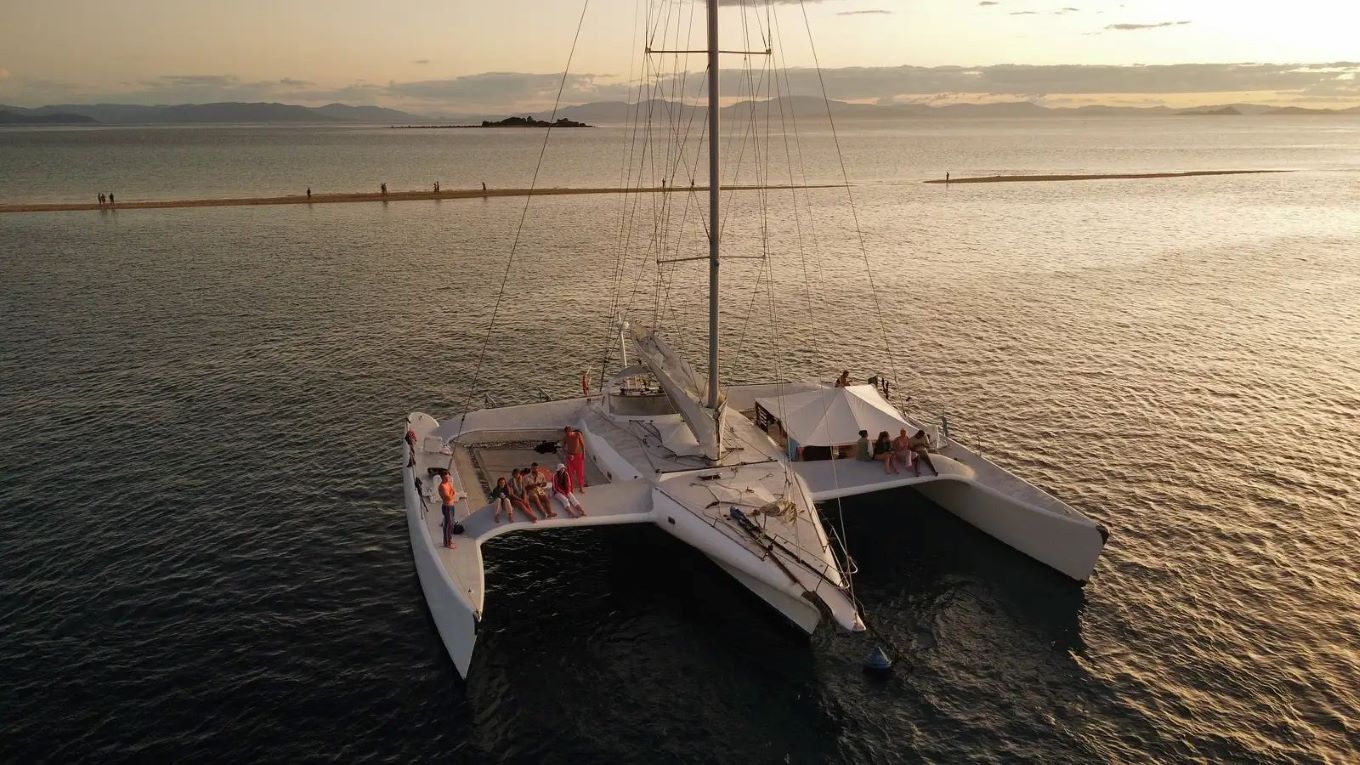 avatar-sailing-boat-sunset.jpg
