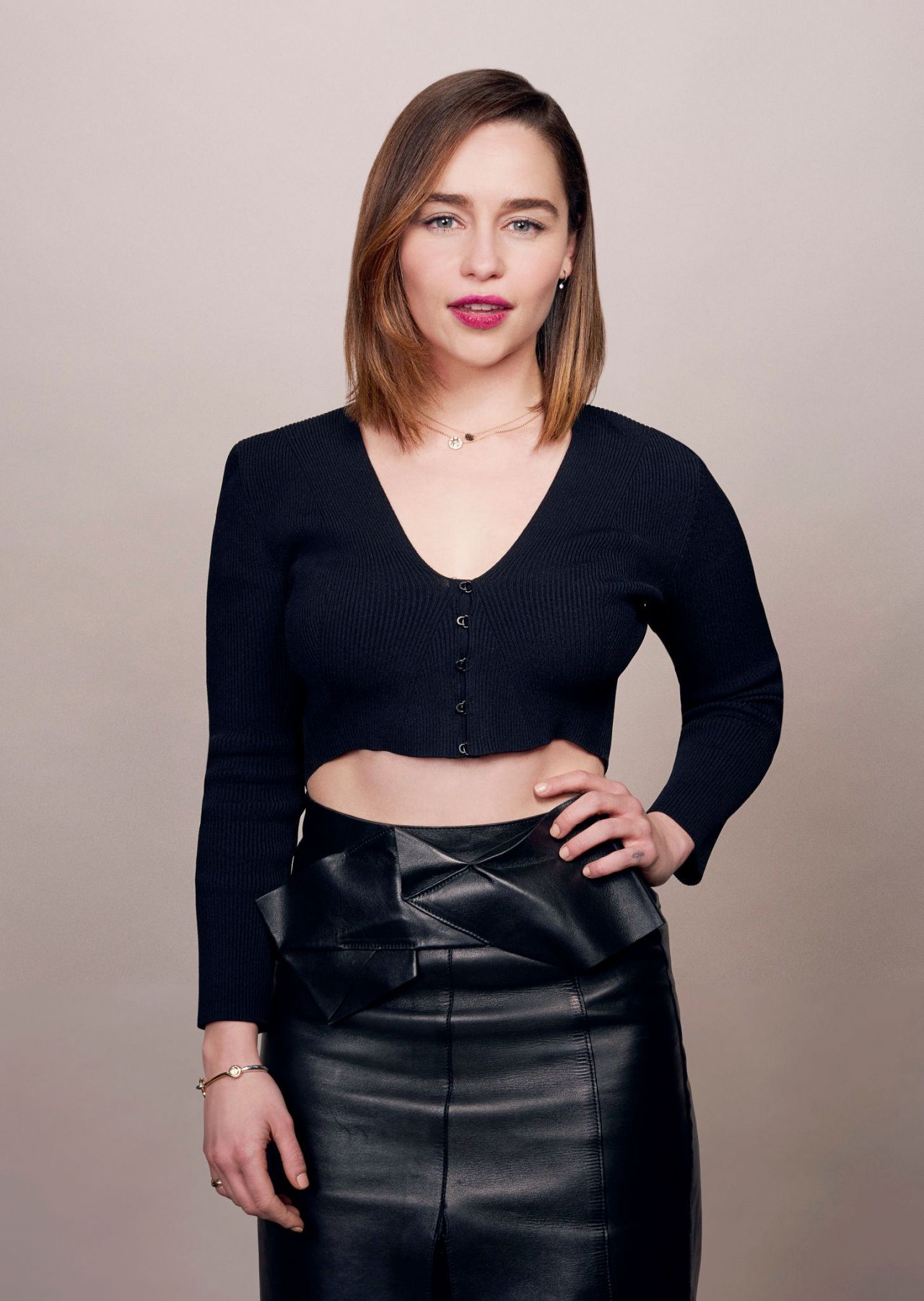 emilia-clarke-bafta-awards-season-tea-party-portraits-january-2016-2.jpg