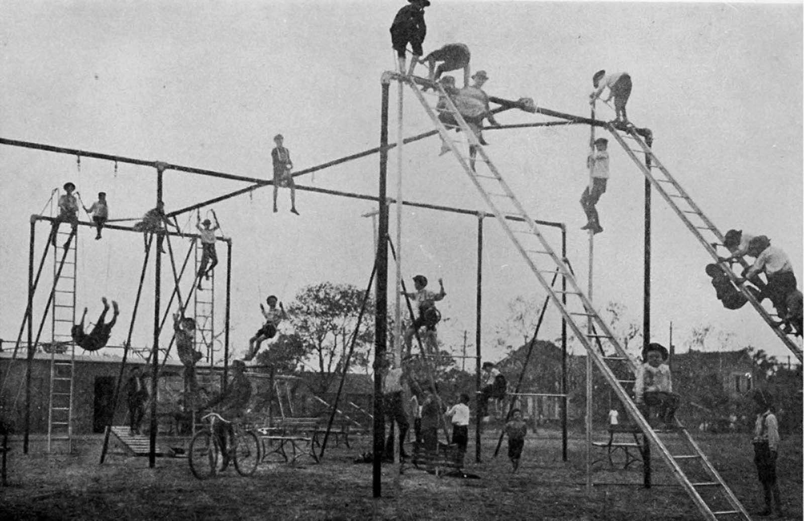 playgrounds_in_1900_1.jpg